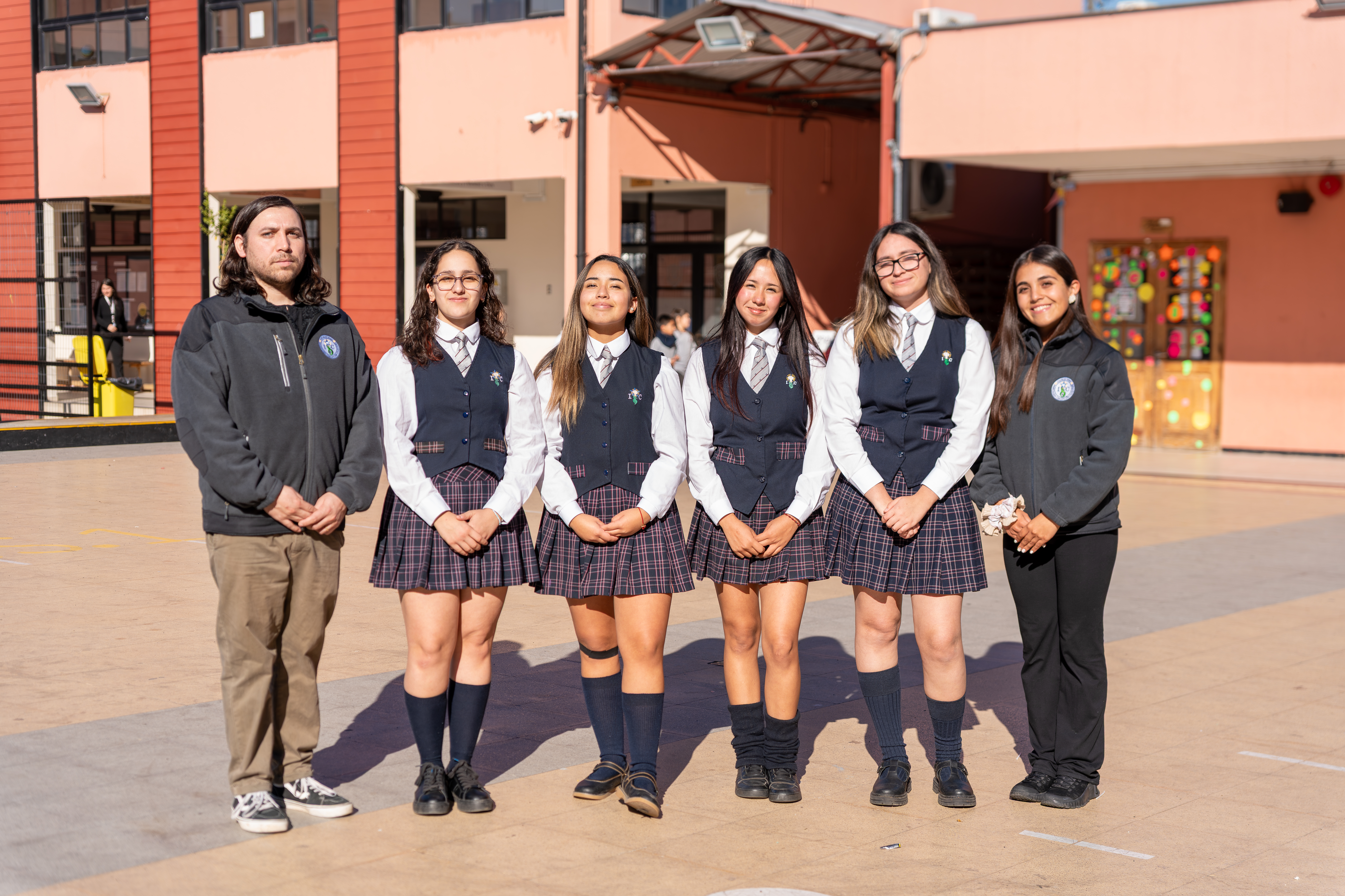 Centro General de Estudiantes del Liceo Bicentenario Inmaculada Concepción de Cauquenes junto a sus profesores asesores
